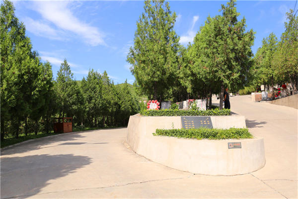 北京万佛华侨陵园是千灵山脚下的生态艺术墓地