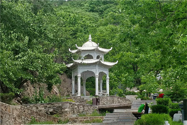 九公山长城纪念林和天寿陵园哪个墓地好？