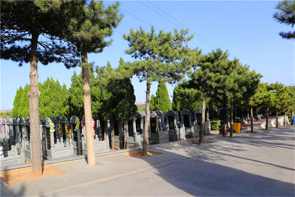 北京八宝山双人墓地价格表的情况是怎样的？八宝山公墓怎么样？