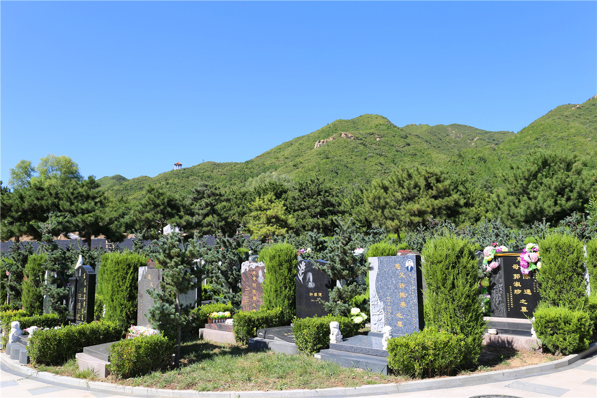凤凰山陵园墓地多钱